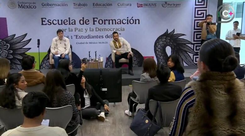 ‘¿Dónde queda su congruencia?’: Estudiante encara a Noroña por casa de 12 mdp