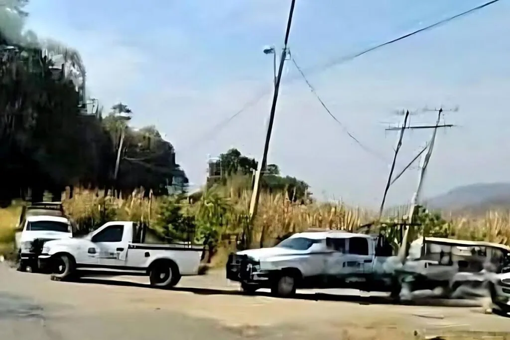 Dos hermanas y un joven muertos tras choque de mototaxi contra camioneta en Pajacuarán