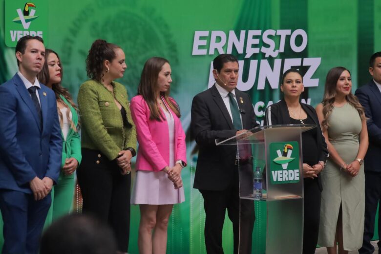 En informe de labores, Ernesto Núñez guiñó el ojo para Morelia