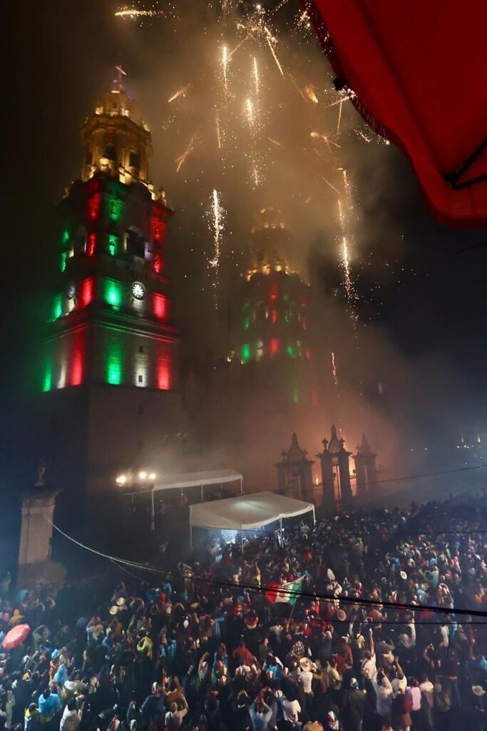 En un ambiente de orgullo y unidad, Bedolla da tradicional Grito de Independencia