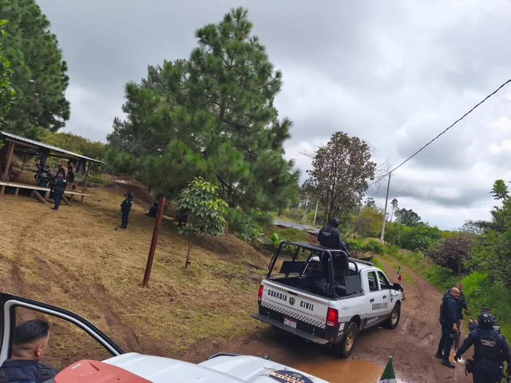 enfrentamiento militar en Ziracuaretiro militares y policías contra presuntos delincuentes-1