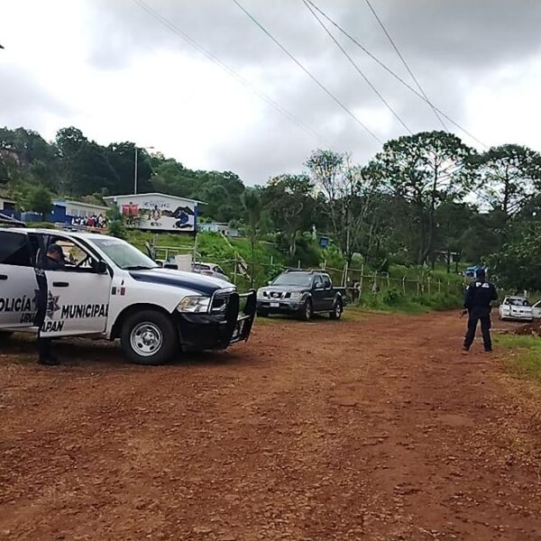 A tiros se enfrentan militares y policías contra presuntos delincuentes en Ziracuaretiro
