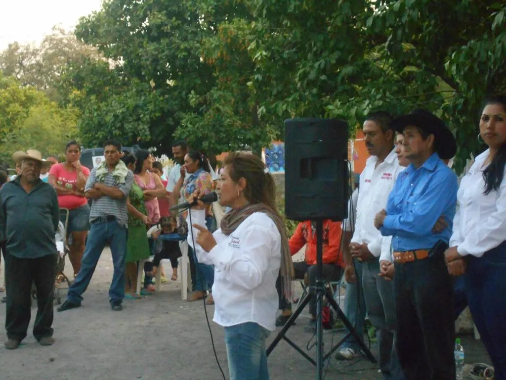 “Es un secreto a voces que los alcaldes obedecen al crimen organizado”: regidora de Apatzingán