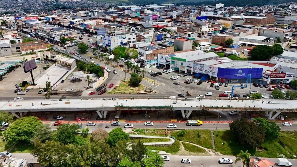 Este mes se abre circulación en puente sur del distribuidor vial Eréndira: Bedolla