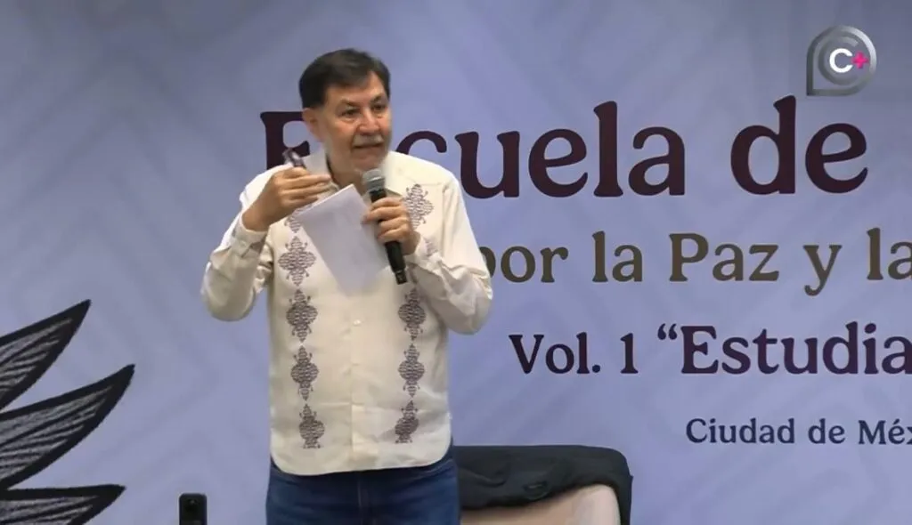 Estudiante confronta a Noroña por casa millonaria y actitudes
