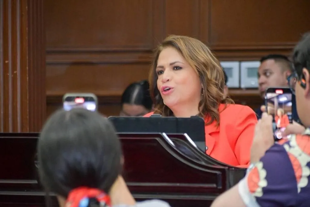 Fabiola Alanís respalda reforma contra extorsión en Michoacán