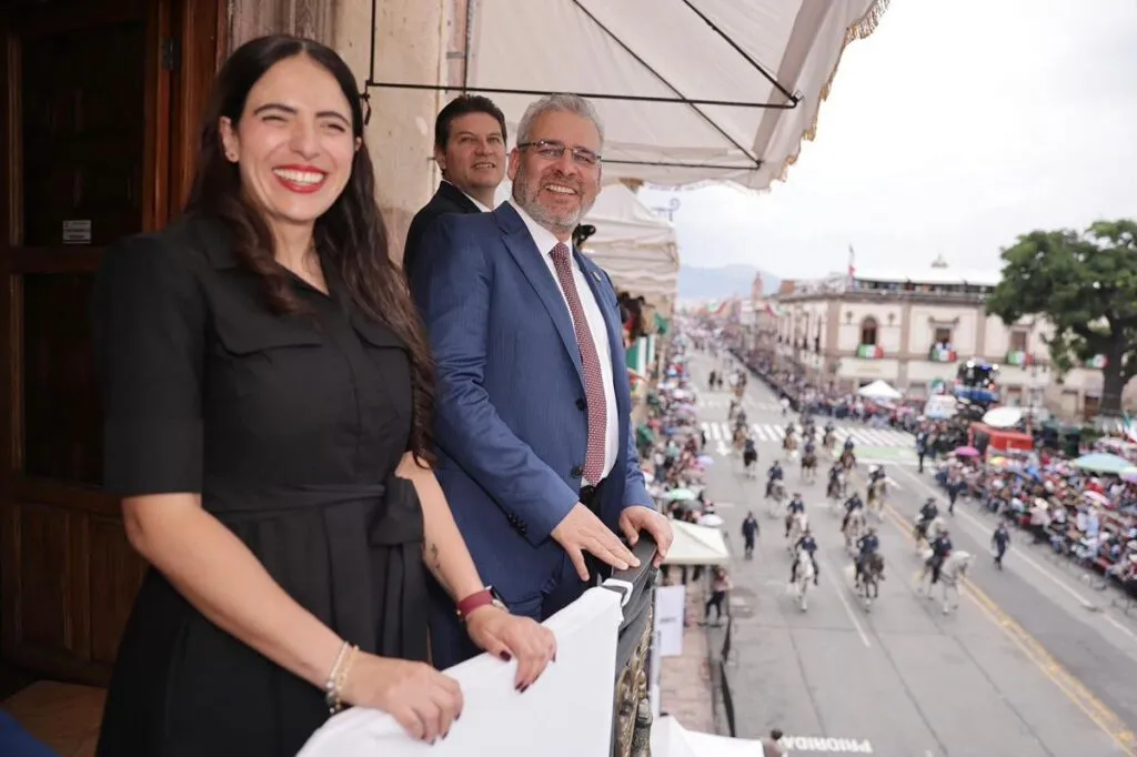 familias celebran el 215 Aniversario de la Independencia