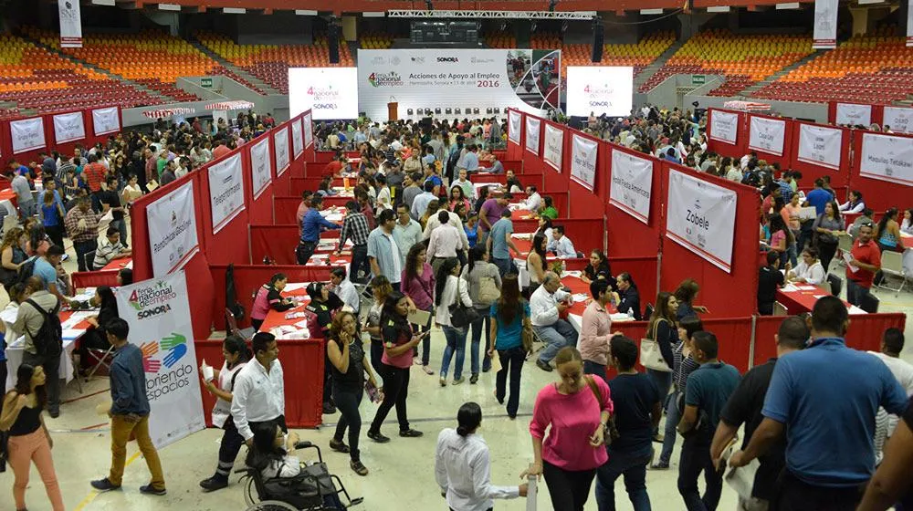 Feria para enfrentar desempleo juvenil en México
