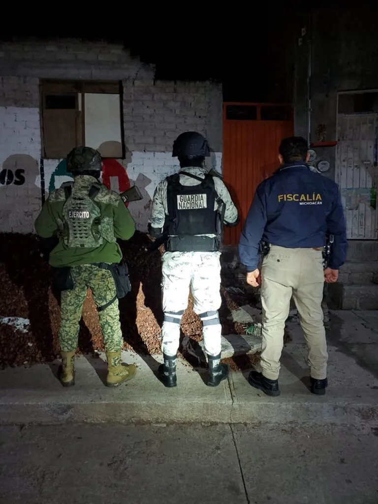 FGE asegura narcótico y realiza detenciones durante cateos-1