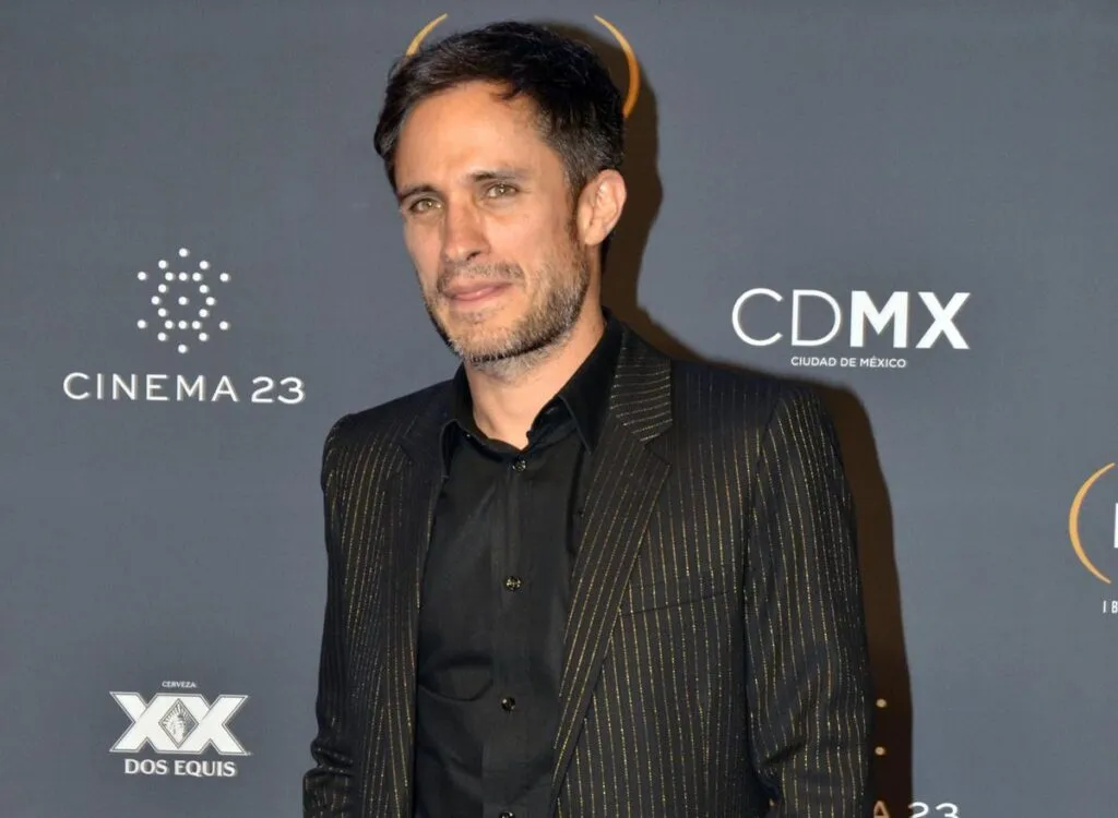Gael García Bernal recibirá 1.9 mdp por uso indebido de su imagen en campaña de whisky