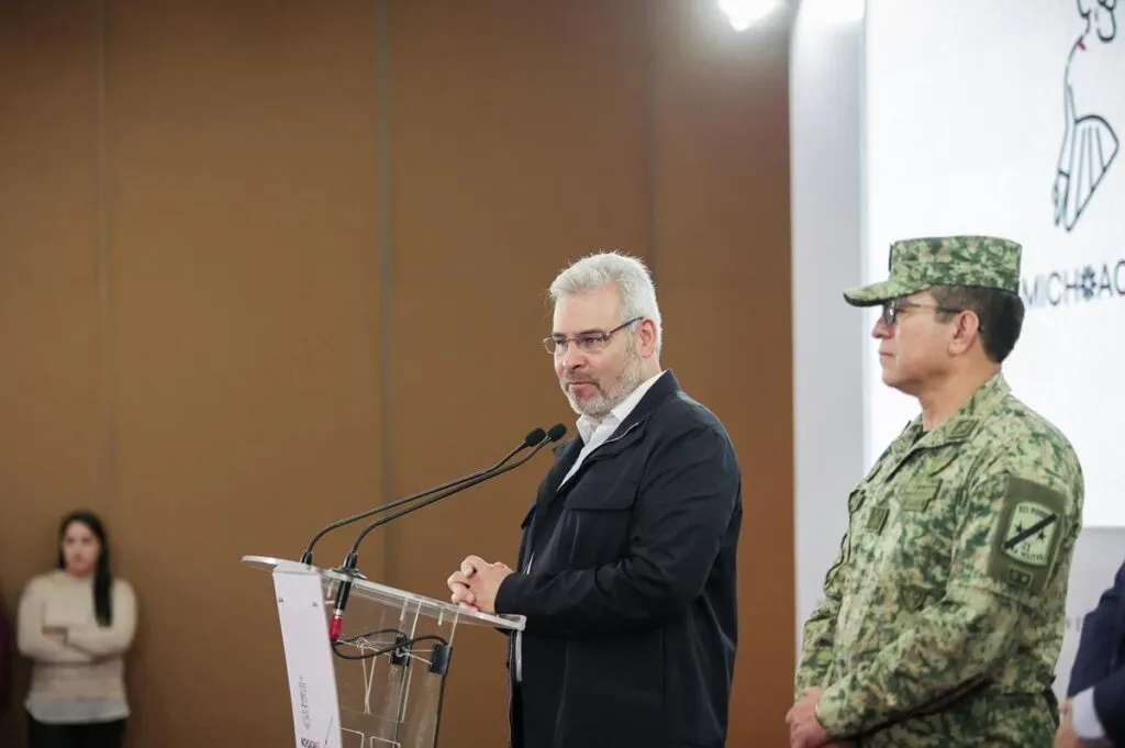 Gobierno de Michoacán advierte uso de la fuerza a municipios que contraten cantantes de narcocorridos