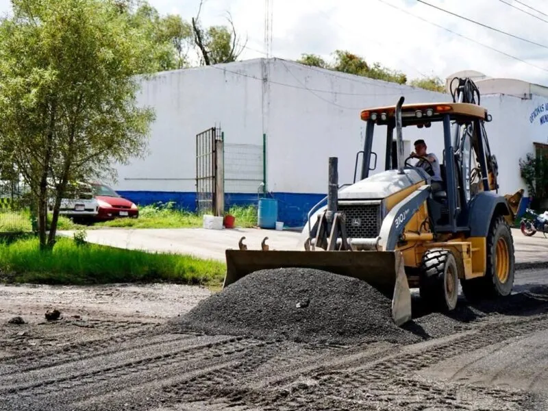 Gobierno de Zacapu responde a la ciudadanía con mantenimiento en vialidades y dotación de servicios básicos