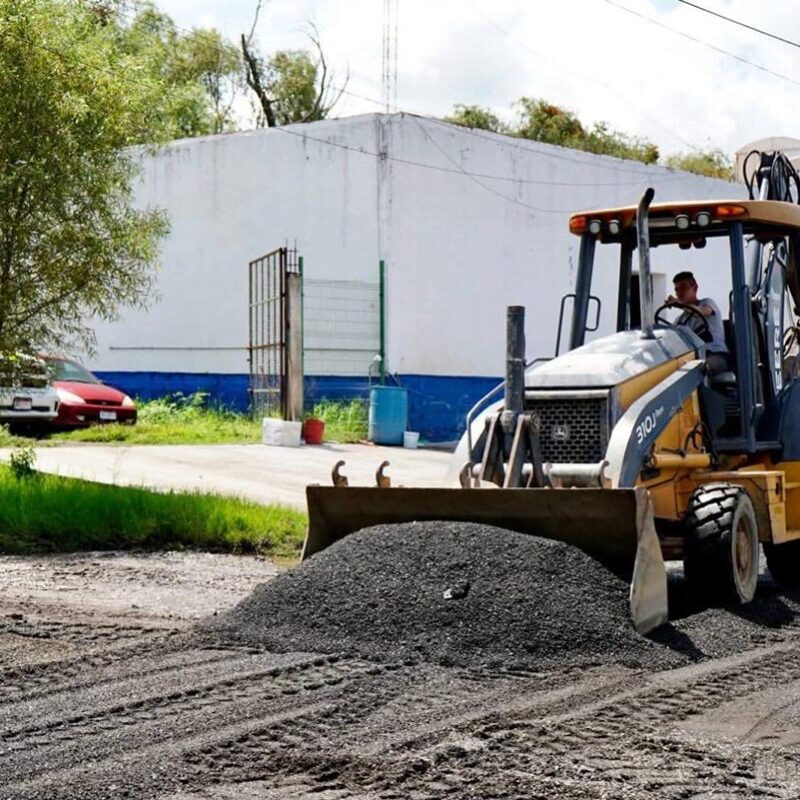 Gobierno de Zacapu responde a la ciudadanía con mantenimiento en vialidades y dotación de servicios básicos