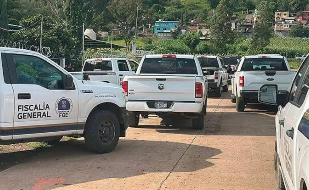 La Fiscalía de Michoacán halló los cuerpos de un padre e hijo desaparecidos en un cateo en Huaniqueo tras denuncia anónima por homicidio; también encontraron dos cuerpos más y rastros de violencia 1