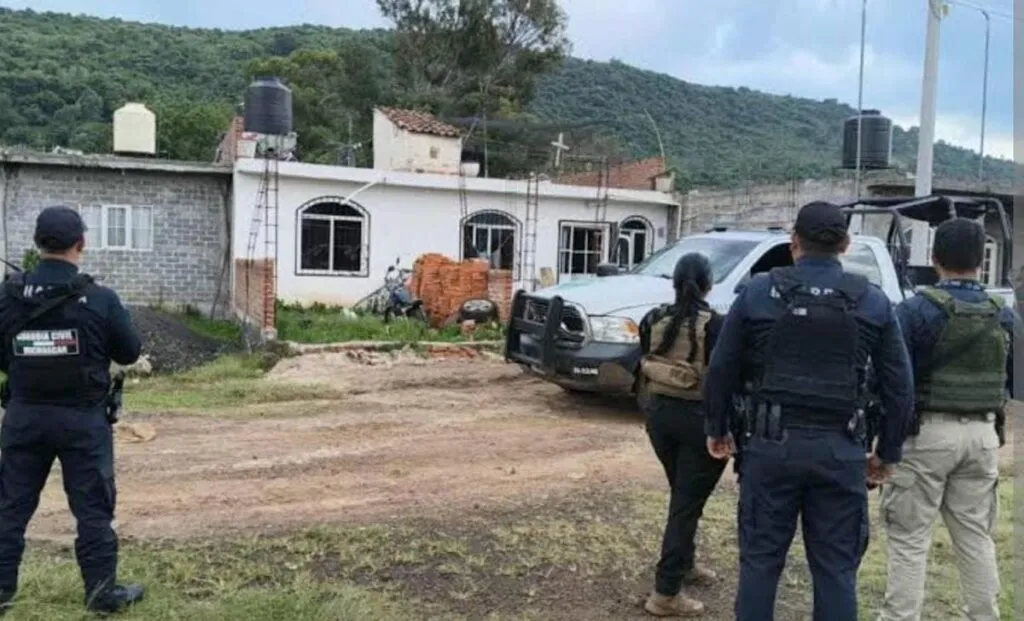 La Fiscalía de Michoacán halló los cuerpos de un padre e hijo desaparecidos en un cateo en Huaniqueo tras denuncia anónima por homicidio; también encontraron dos cuerpos más y rastros de violencia 2