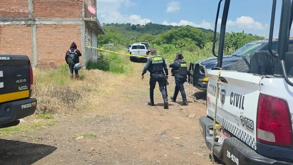 Hallan cadáver con impactos de bala en brecha de Morelia
