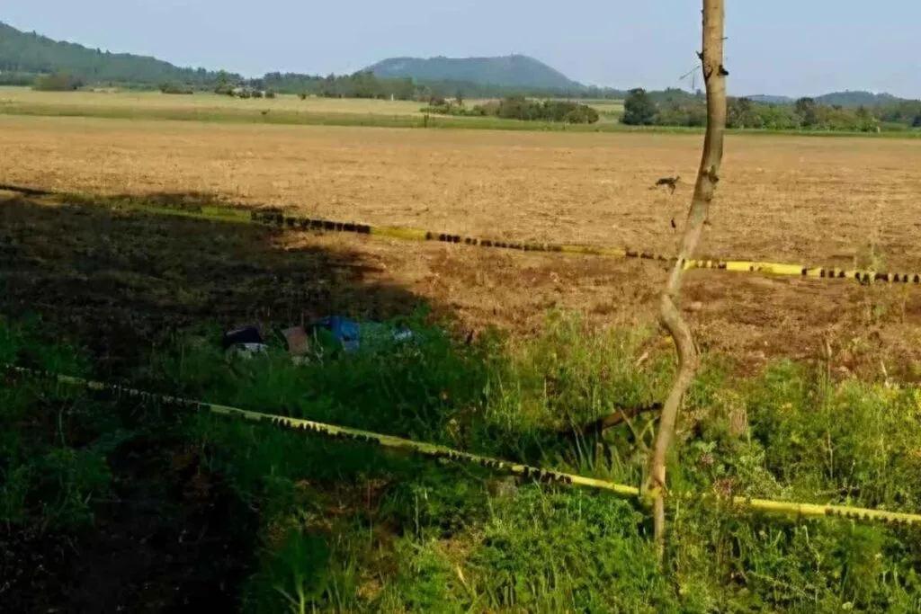 Hallan cadáver de hombre con huellas de violencia en zona rural de Charapan