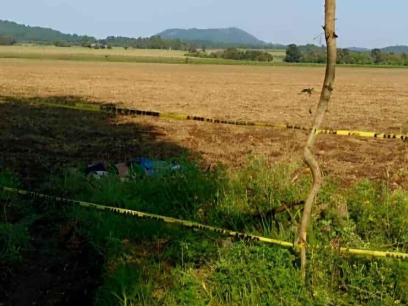 Hallan cadáver de hombre con huellas de violencia en zona rural de Charapan
