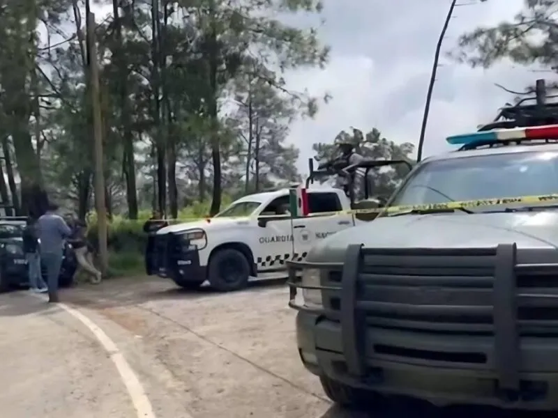 Autoridades localizaron un cadáver con signos de violencia sobre la carretera Pátzcuaro-Uruapan, entre San Andrés Curu y San Ángel Zurumucapio, en Uruapan, Michoacán 1