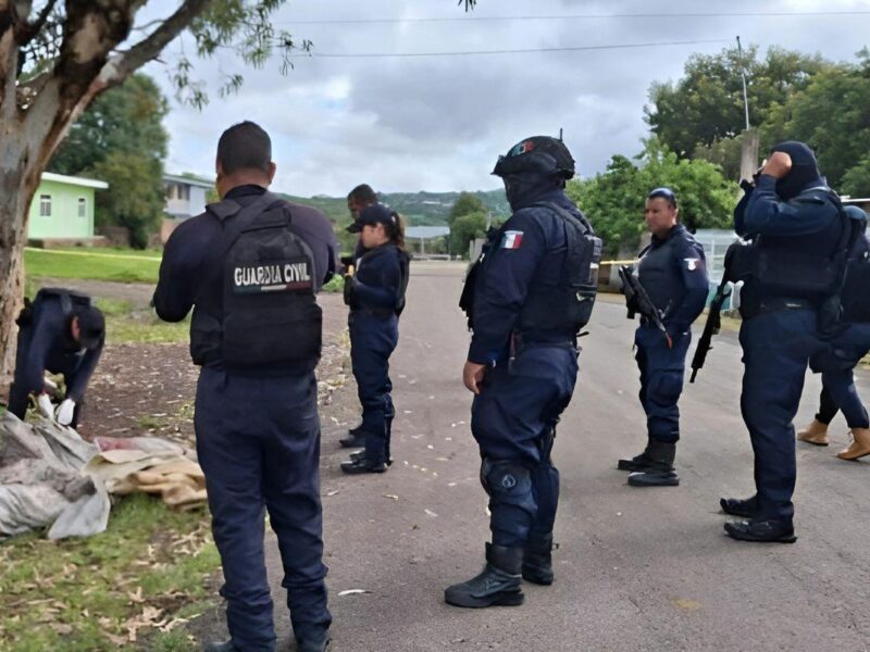 Habitantes de El Zapote, Villa Jiménez, hallaron costales de yute con restos humanos desmembrados al pie de un árbol: La Fiscalía de Michoacán investiga el hallazgo, donde se localizaron tres cabezas y evidencias de un entierro previo 1