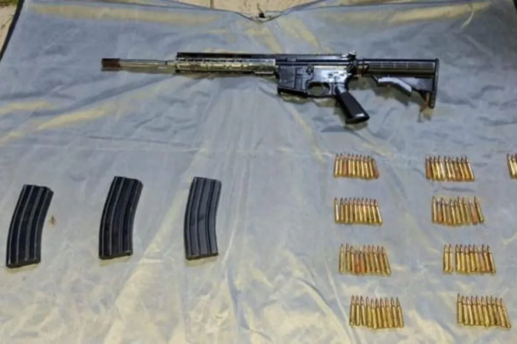 Hombre armado con fusil es detenido en La Huerta, Apatzingán