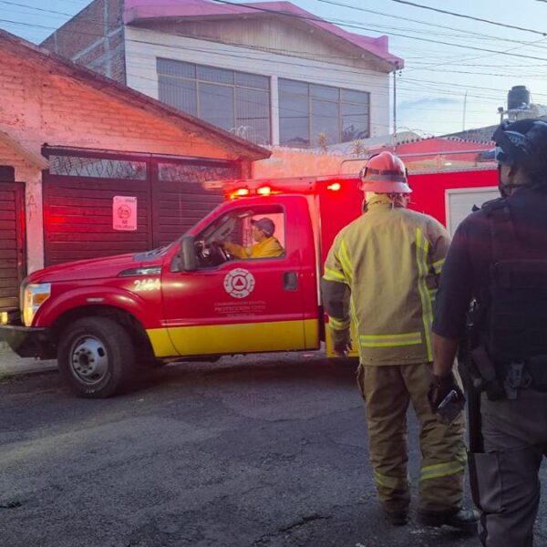 Columna de humo negro moviliza a bomberos y policía en Morelia