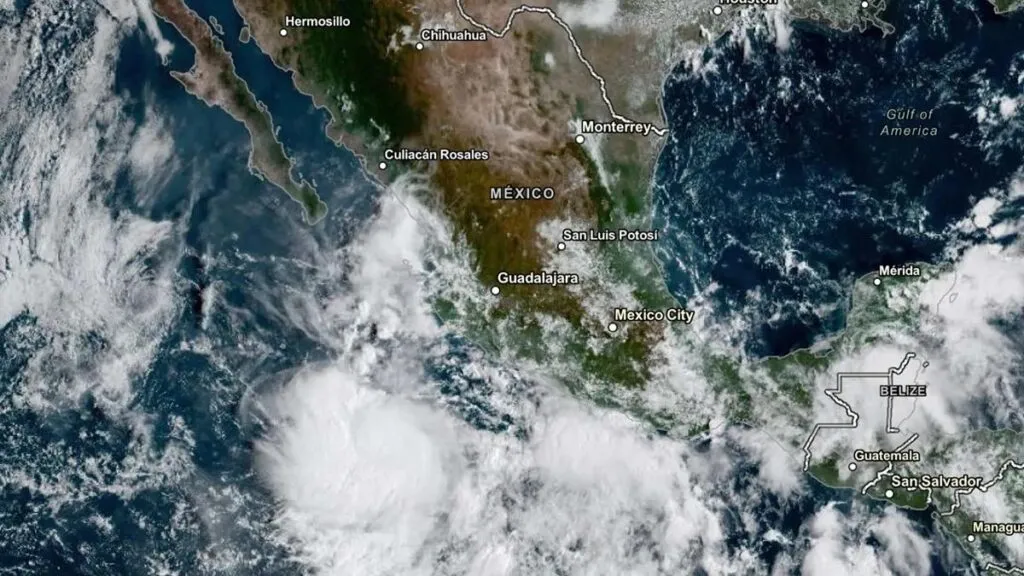 Huracán “Narda” se debilita a categoría 1, pero mantiene lluvias en tres estados