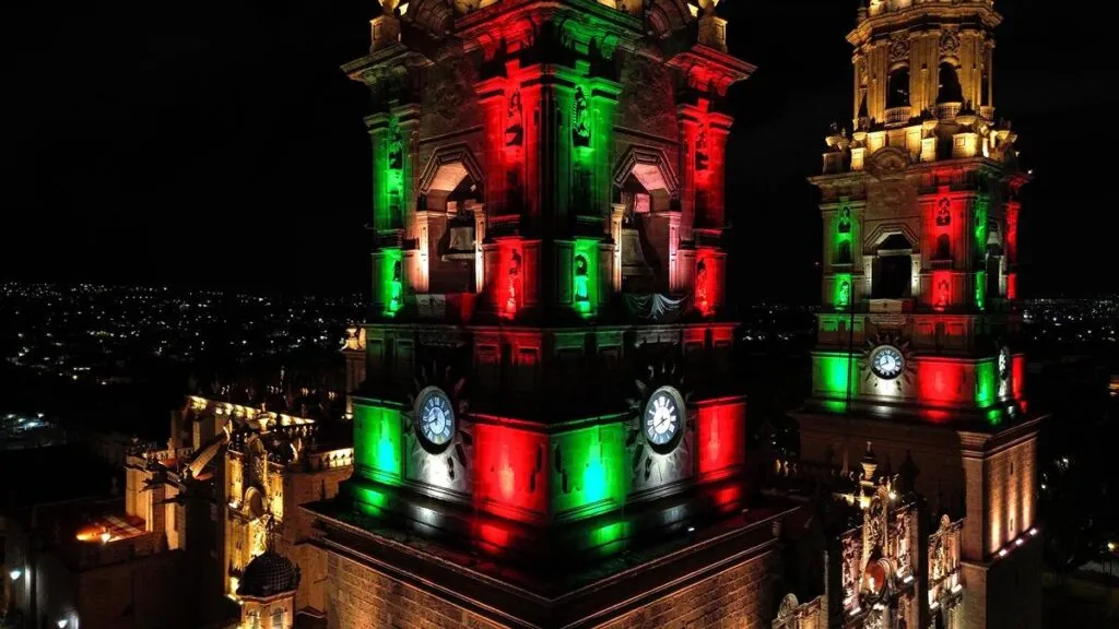 Iluminación nocturna de catedral de Morelia