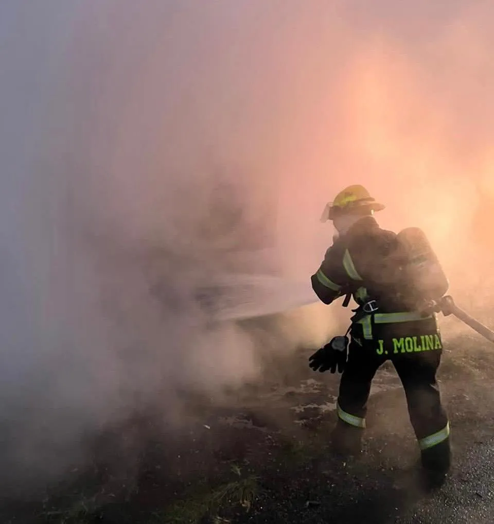 incendio provocado deja tractocamión en Pátzcuaro