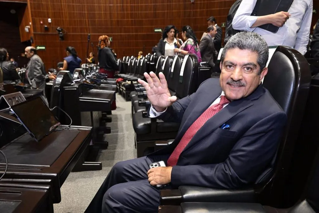 Intervienen de urgencia al diputado Manuel Espino por derrame cerebral