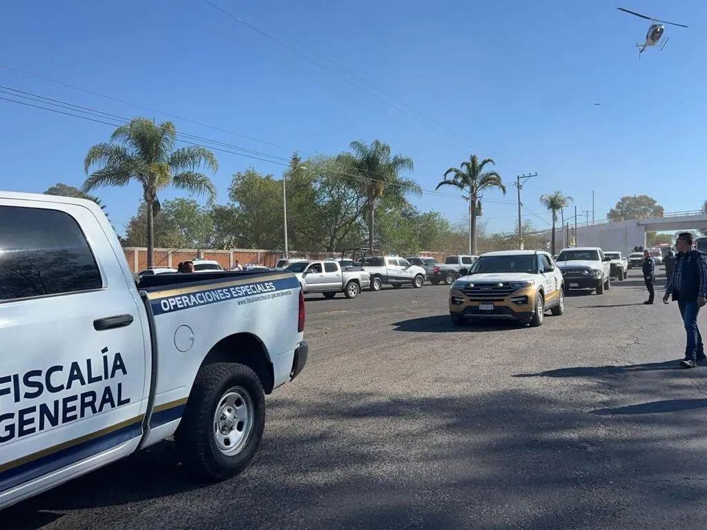 Investigación tras agresión a servidores públicos y dos sacerdotes en carretera libre a Maravatío