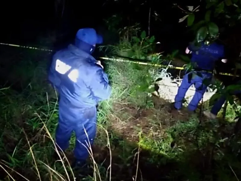Investigan el hallazgo de una persona semienterrada en un predio ubicado en la Ario de Rosales-La Huacana