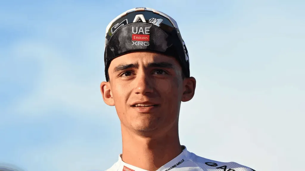 Isaac del Toro arrasa en el Giro della Toscana