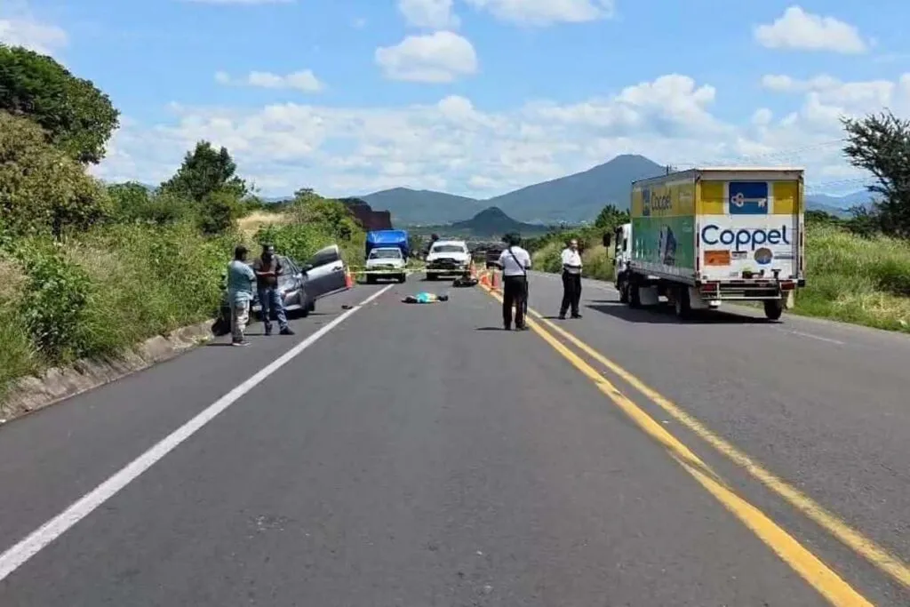 Joven motociclista muere en choque sobre la carretera Jacona–Los Reyes”-1