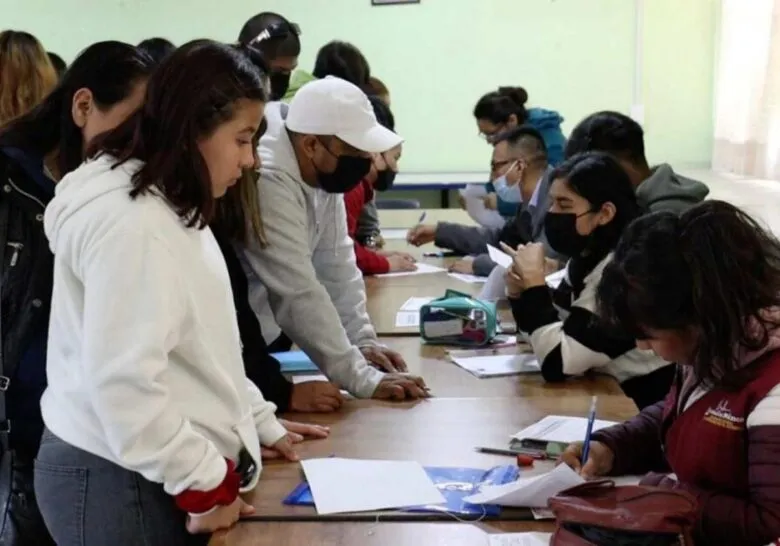 Jóvenes Escribiendo el Futuro 2025: abre registro en octubre para recibir más de 5 mil pesos