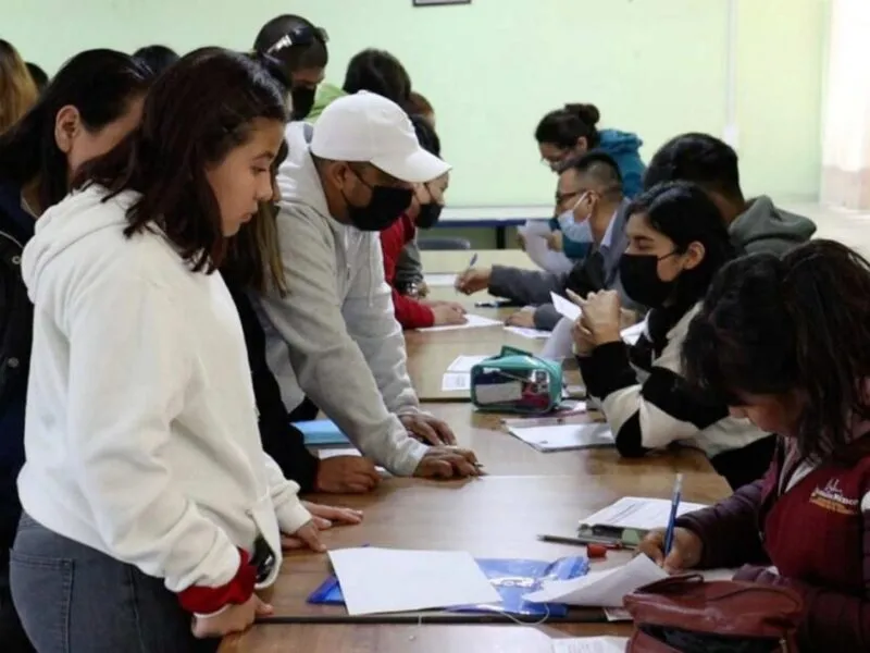 Jóvenes Escribiendo el Futuro 2025: abre registro en octubre para recibir más de 5 mil pesos