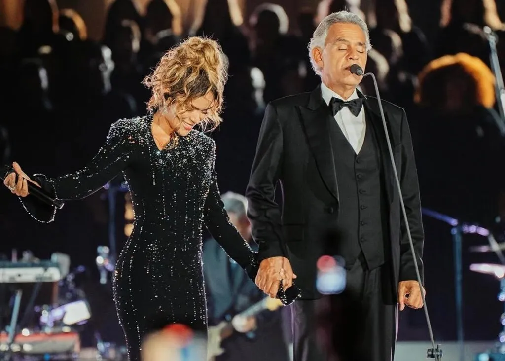 Karol G comparte escenario con Andrea Bocelli en concierto en el Vaticano