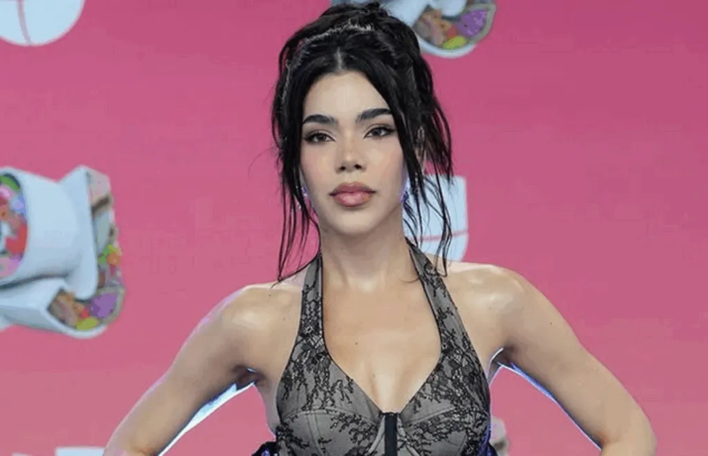 Kenia Os en controversia por un grito en los Premios Juventud 2025