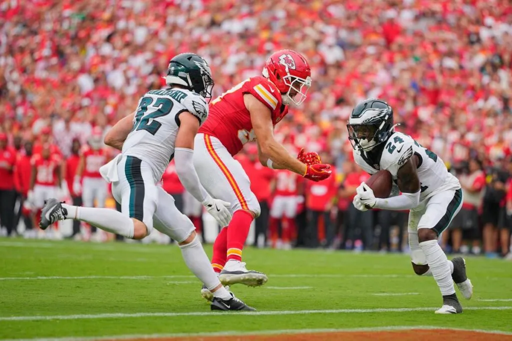 Los Chiefs ligan dos derrotas consecutivas al caer 20-17con Eagles-1