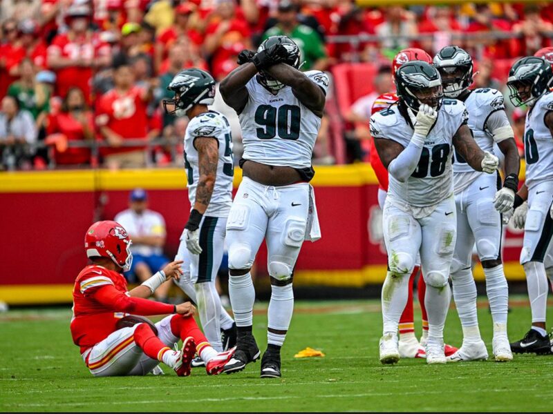 Los Chiefs ligan dos derrotas consecutivas al caer 20-17con Eagles