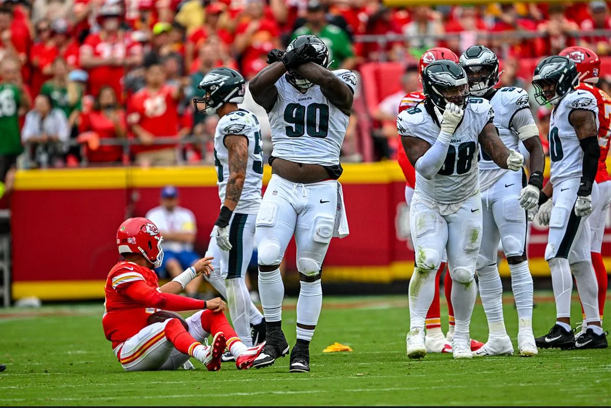Los Chiefs ligan dos derrotas consecutivas al caer 20-17con Eagles