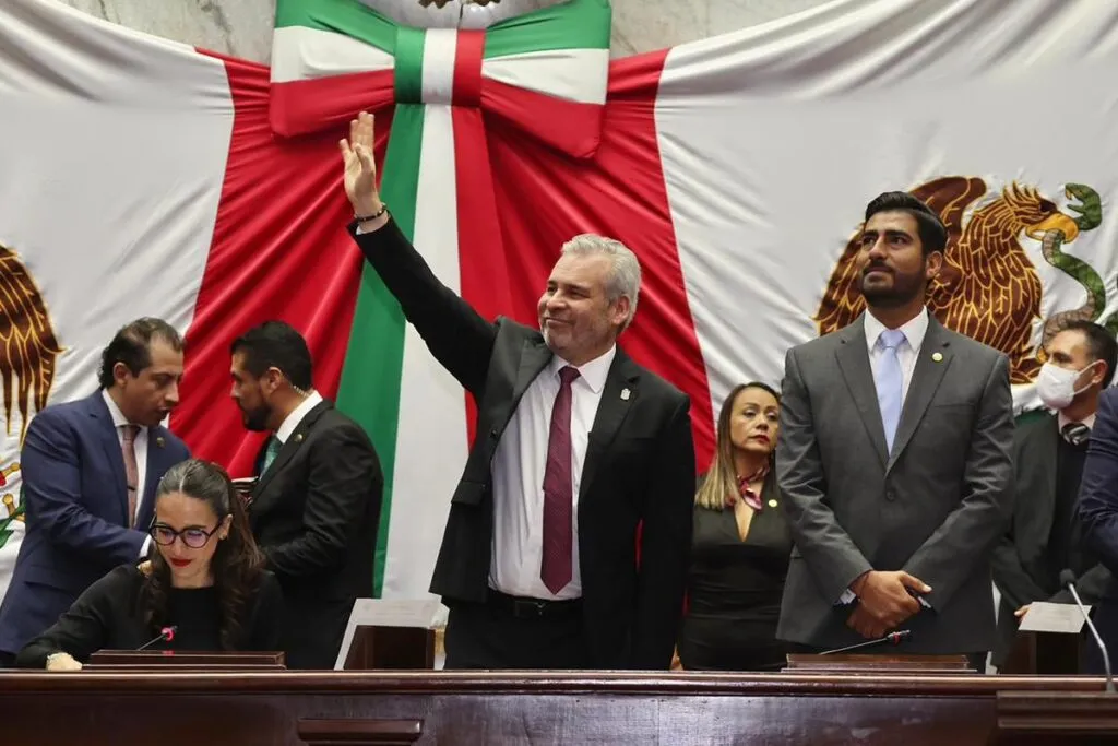 “Los conservadores quieren volver a la corrupción y privilegios”: Bedolla al cierre de su informe de gobierno