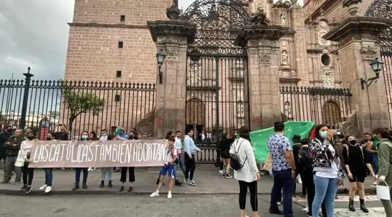 Manifestación de colectivas feministas en Morelia