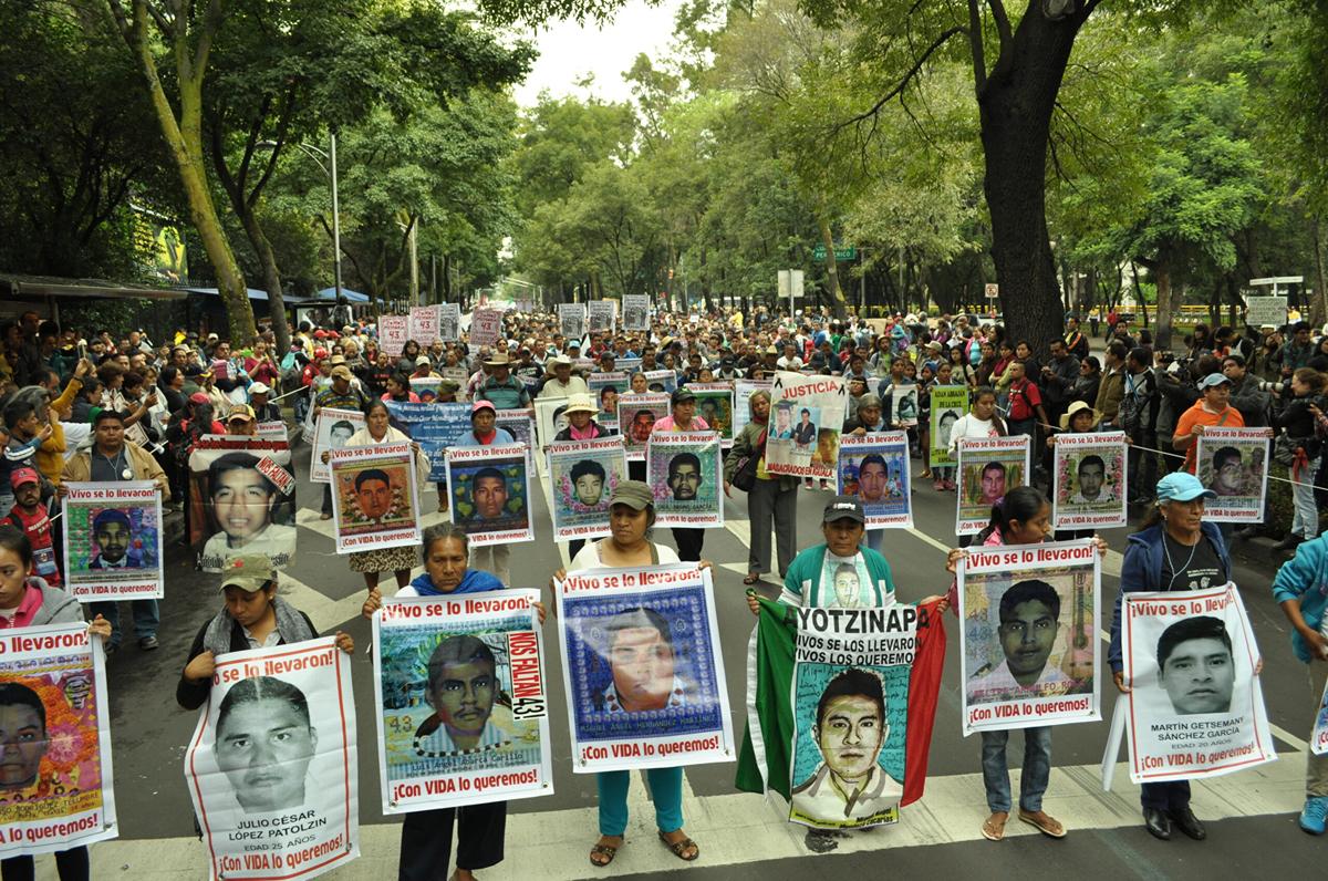 Manifestación sobre desaparición de Ayotzinapa