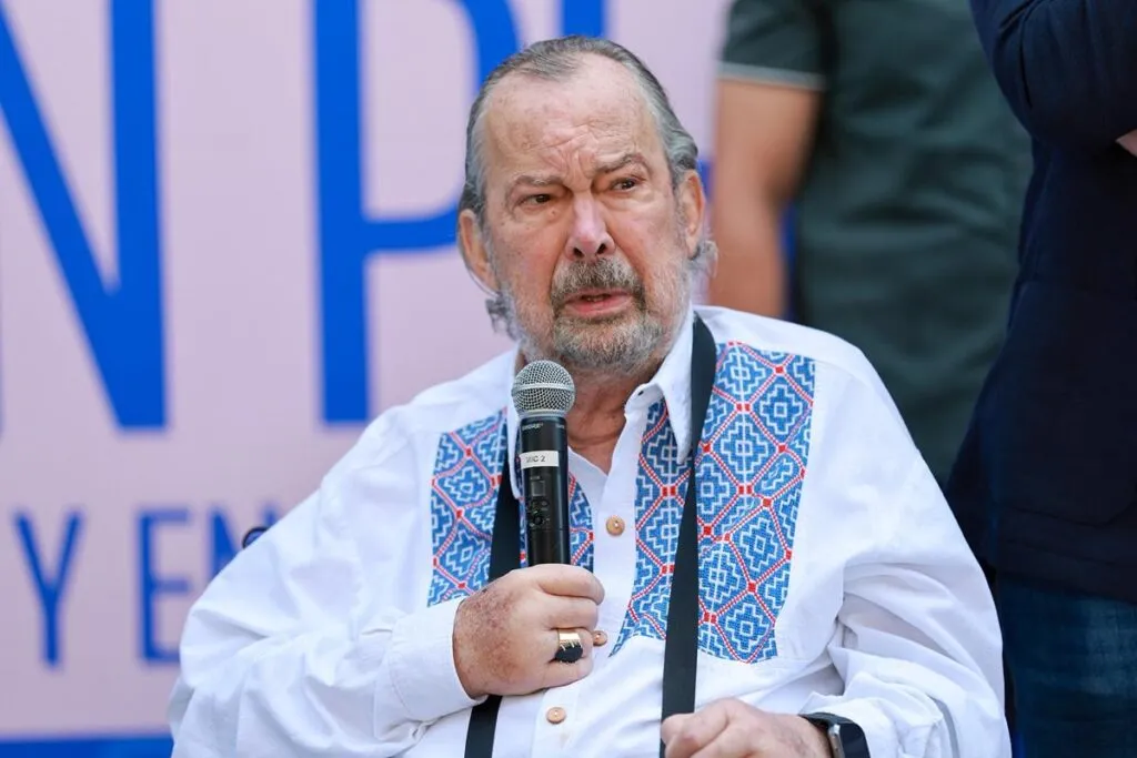 Mauricio Fernández Garza pide licencia