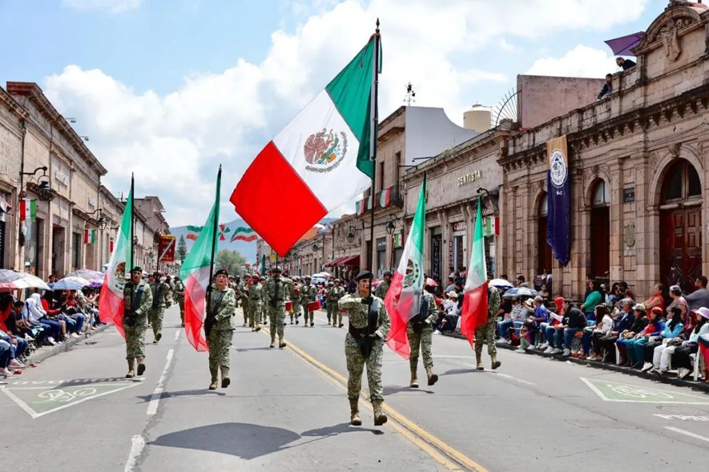 miles de familias celebran el 215 Aniversario de la Independencia