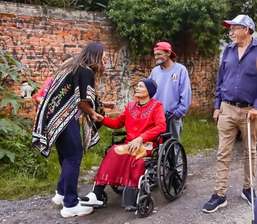 Mónica Valdez acuerda acciones con vecinos de la colonia Carlos Gálvez para prevenir inundaciones-1
