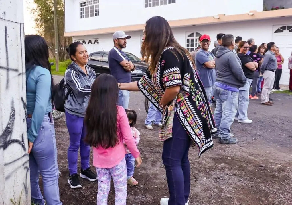 Mónica Valdez acuerda acciones con vecinos de la colonia Carlos Gálvez para prevenir inundaciones-3