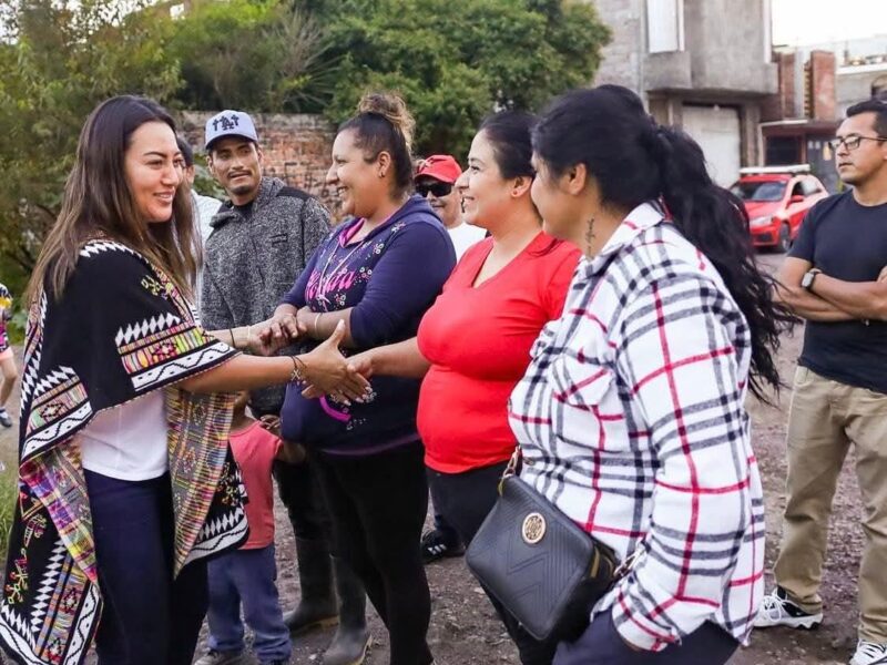 Mónica Valdez acuerda acciones con vecinos de la colonia Carlos Gálvez para prevenir inundaciones