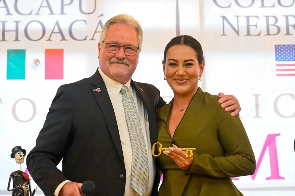Mónica Valdez y James B. Bulkley celebran hermanamiento de Zacapu y Columbes